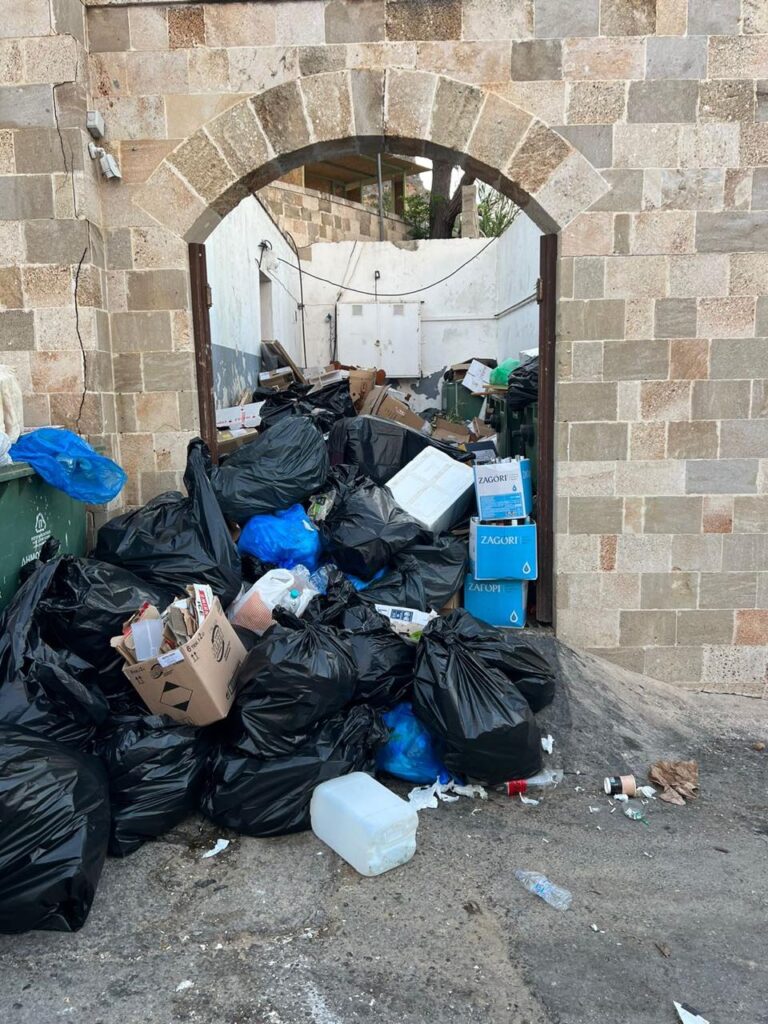 Σκουπιδότοπος μέσα στην καρδιά της Λίνδου