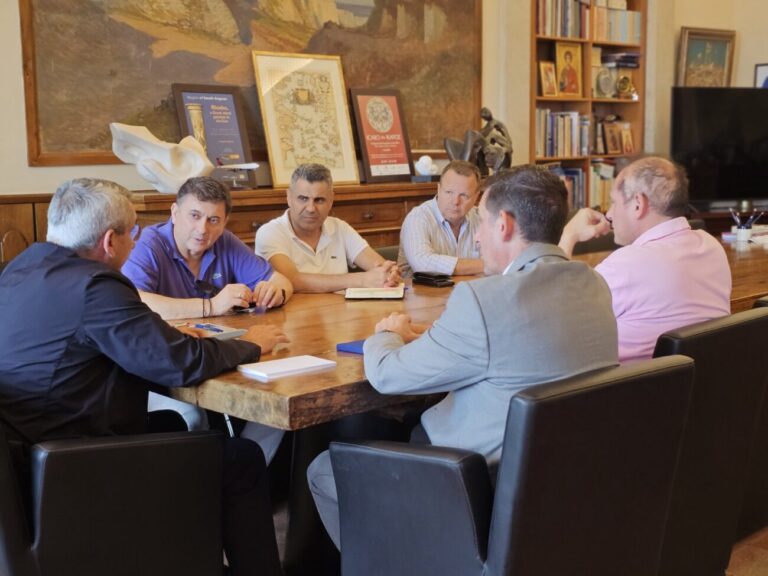 Επιχείρηση μετακίνησης των μεταναστών από κεντρικά σημεία της πόλης της Ρόδου ζήτησε ο Περιφερειάρχης