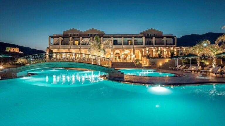 Πλειστηριασμοί: Το δρόμο για το σφυρί πήρε το «Lindos Memories» στη Ρόδο