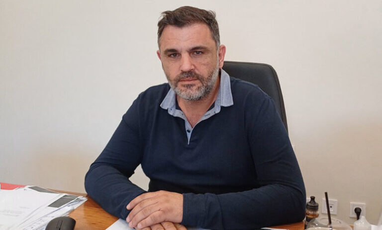 Βαγιανός Σωτήρης στον topfm για το πόρισμα της Διεύθυνσης Δημόσιας Υγείας για το Βόδι: «Τον Βιολογικό τον κρατάμε με ενέσεις – Η παραμονή μου στη ΔΕΥΑΡ αποδεικνύει τη στήριξη του δημάρχου»